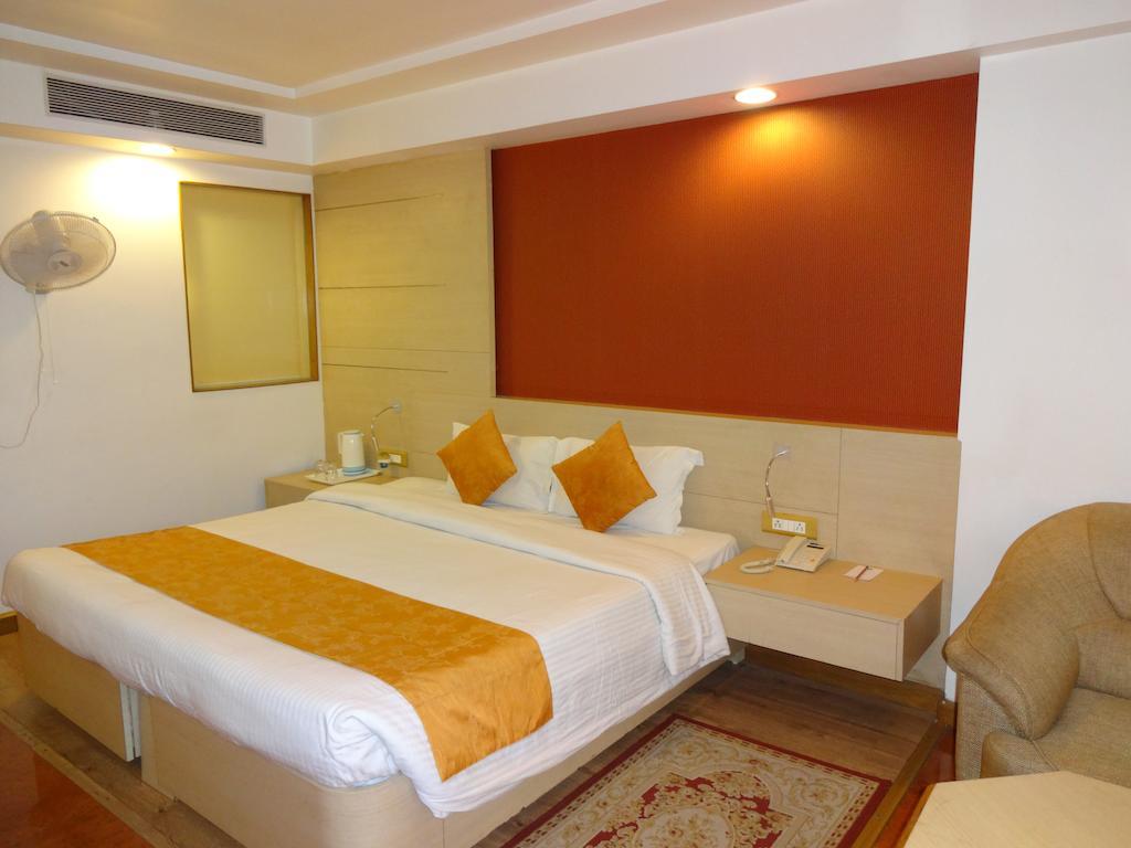 Amer Greens Hotel Bhopal Room photo